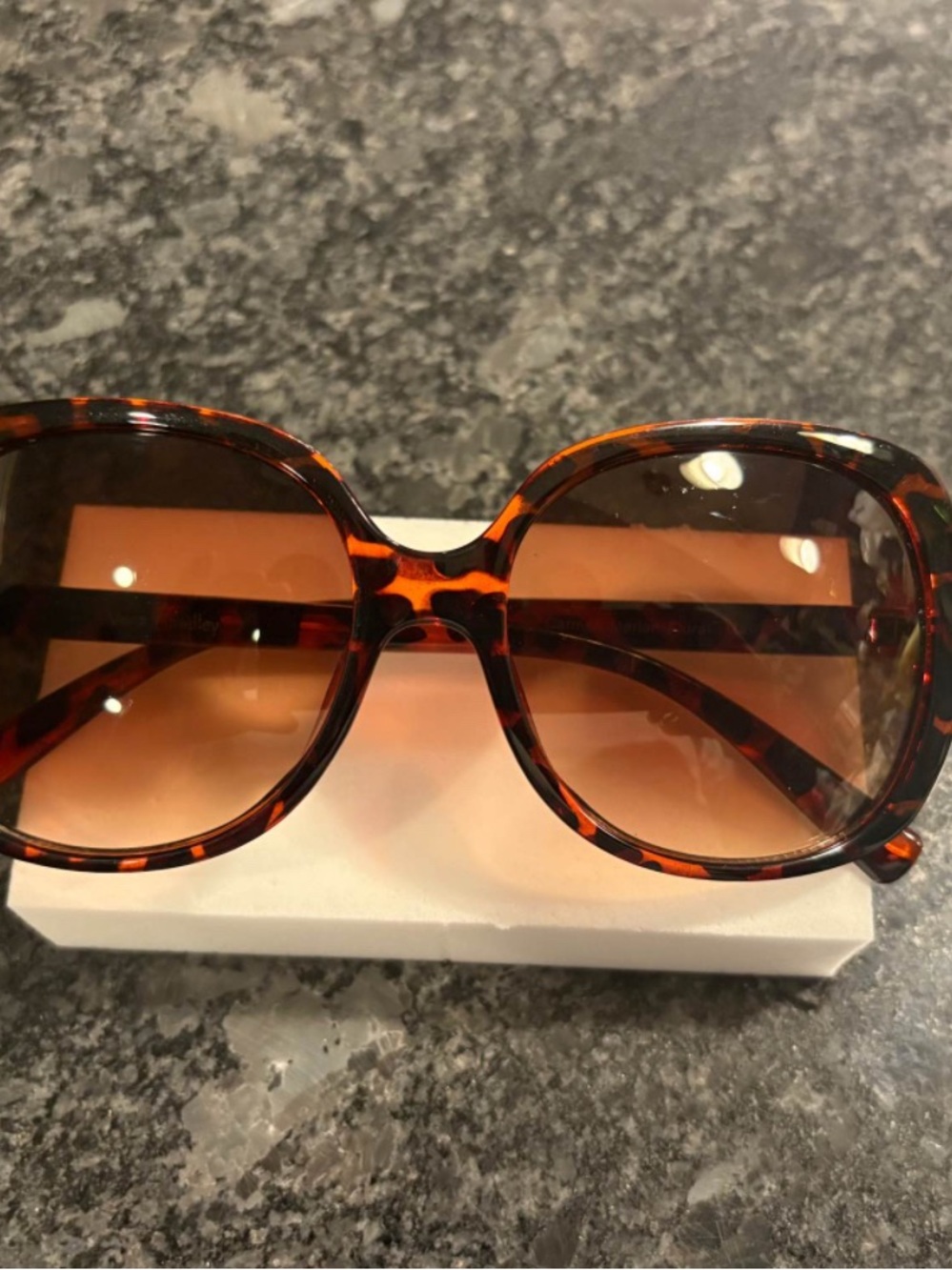 Vera Bradley Marian floral Sunglasses with Brown Gradient Lenses and case